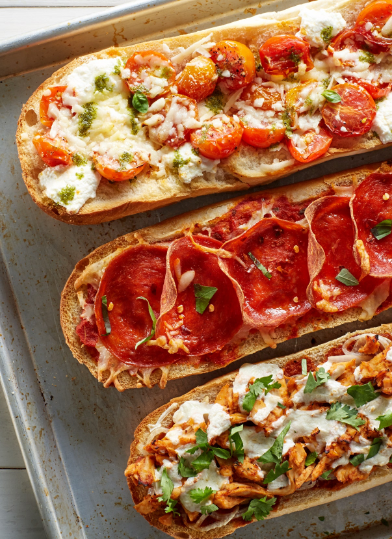 Pizza stokbrood met  Italiaanse ham, kip tijm en gehakt